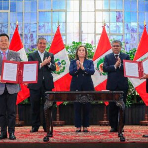 Gobierno firma adenda para continuar la construcción del Aeropuerto de Chinchero en Cusco