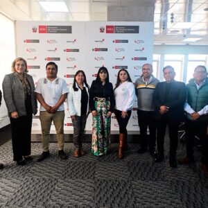 Ministra León se reúne con guías de turismo para evaluar la problemática e informalidad en el servicio