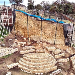 Ministerio de Cultura recupera la muralla sur de Kuélap con clasificación de elementos líticos