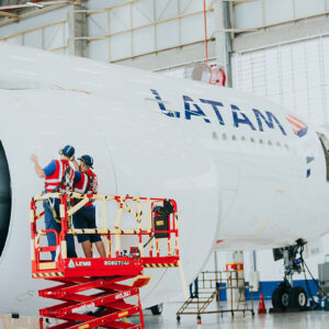 Latam invierte en tecnología de Lufthansa Technik inspirada en piel de tiburón