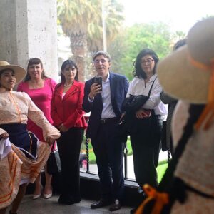 Ministra León llegó a Arequipa a promover el turismo en medio de protestas