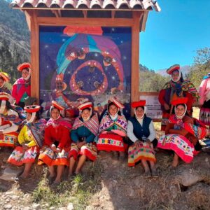 Inauguran nueva galería de exhibición y venta productos textiles en Ollantaytambo