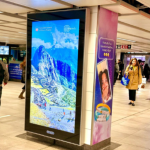 Atractivos turísticos del Perú se proyectan en estaciones y trenes de Toronto