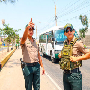 Policías garantizan seguridad y tránsito fluido en vías de acceso a nuevo Aeropuerto Jorge Chávez