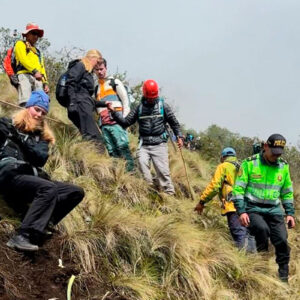 Cusco: rescatan a 26 turistas extranjeros varados al pie del nevado Salkantay