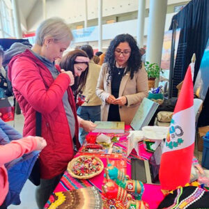 Promocionan atractivos turísticos y cultura peruana en feria estudiantil de Canadá