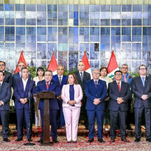 Presidenta acepta renuncia del premier Gustavo Adrianzén y todos los ministros de Estado