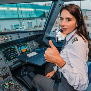 Día de la Madre: Sky Airline impulsa políticas que concilian maternidad y aviación