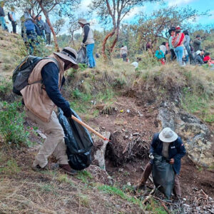 Retira más de 25 metros cúbicos de residuos de Sacsayhuamán tras escenificación del Inti Raymi