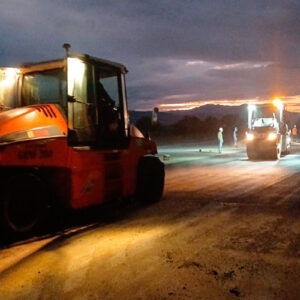 Continúa asfaltado en horario nocturno de pista del aeropuerto de Jaén