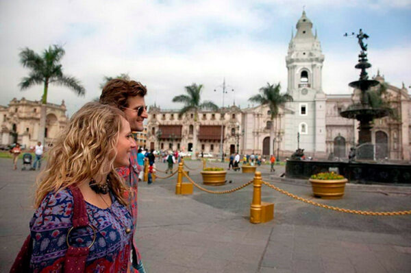 Llegada de turistas internacionales al Perú creció apenas 4.1% entre enero y agosto