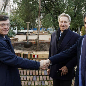 Canatur lidera la reposición del árbol Molle en Madrid, símbolo patrimonial del Perú