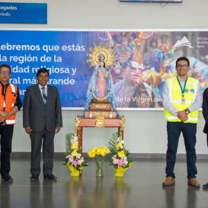 Aeropuerto de Juliaca exhibe trajes típicos por Festividad de la Virgen de la Candelaria