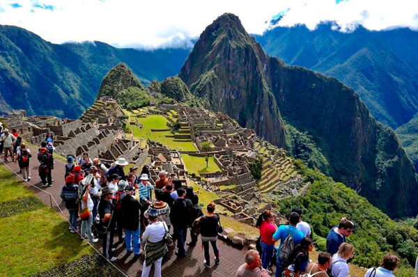 Turistas que visitan Machu Picchu gastan más de US$ 1,600 durante su viaje al Perú