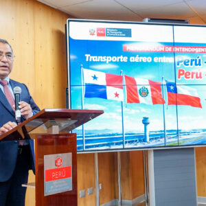 Perú suscribe acuerdos aéreos con Panamá y Chile para aumentar vuelos y mejorar tarifas