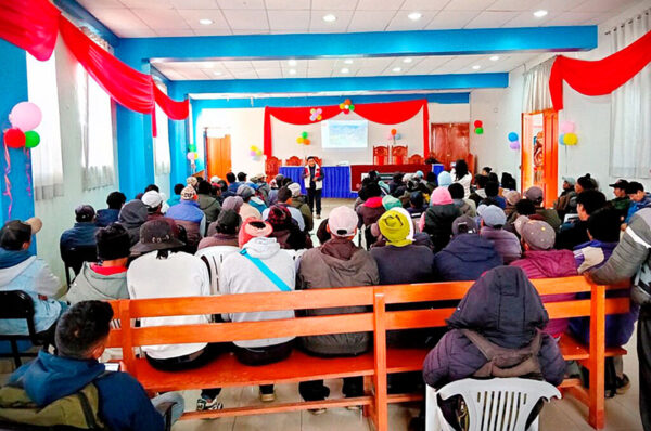 Capacitan a operadores turísticos y porteadores para la conservación del Camino Inca