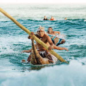 Cabaliito de totora se luce en campeonato de surf en Australia destacando su origen milenario