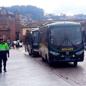 Policía activa traslado de turistas y corredor hacia el aeropuerto en Cusco