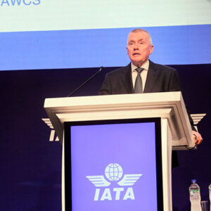IATA: conflicto en Medio Oriente reduce tráfico aéreo y eleva el costo del combustible