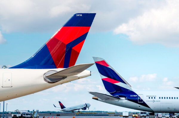 Delta Air Lines y Latam Brasil anuncian acuerdo de largo plazo para mantenimiento aeronáutico