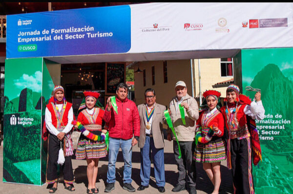 Promueven formalización turística en Machu Picchu con asistencia a empresarios