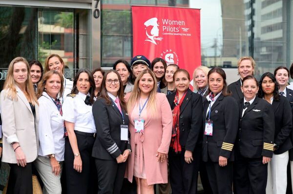 Impulsan liderazgo femenino en la aviación durante encuentro internacional del Comité de Mujeres Piloto