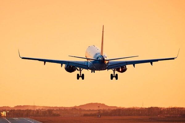 Aerolíneas de EE.UU. gastan 78% más en combustible que hace un año