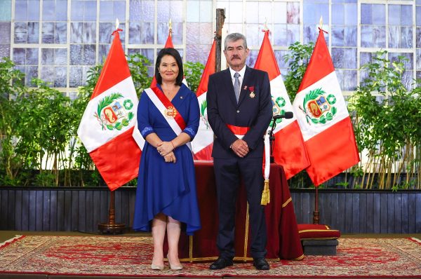 Rogers Valencia asume como titular del Mincetur para impulsar la competitividad del sector