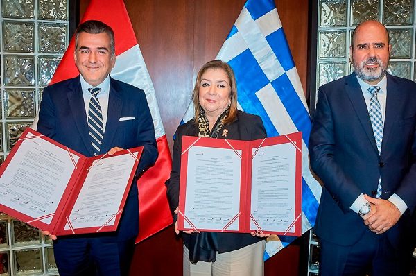 Fortalecen internacionalización de Cenfotur con alianza académica entre Perú y Grecia