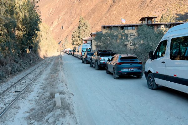Alcalde de Ollantaytambo pide intervención del MTC por congestión vehicular que afecta al turismo