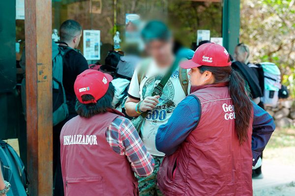 Intervienen a nuevo extranjero realizando guiado en acceso a Machu Picchu