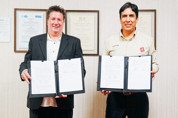 Sernanp y Rainforest Expeditions renuevan acuerdo para impulsar turismo sostenible en Tambopata
